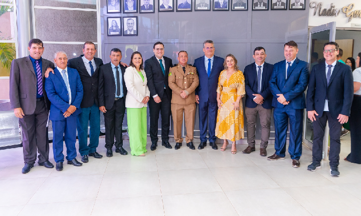 Chapadão do Céu 1ª de janeiro, tomaram posse o prefeito Vinicius Terin e o vice-prefeito Dr. Paulinho.