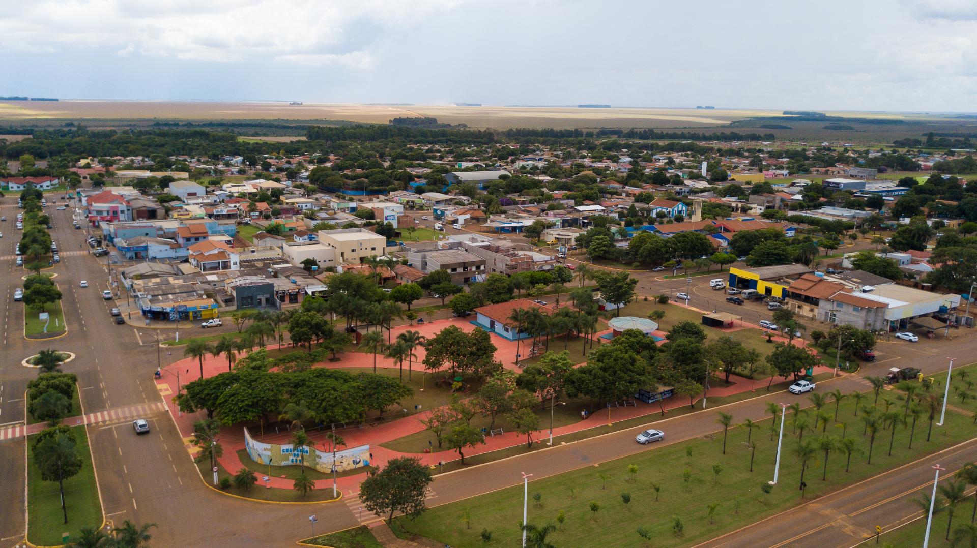 Prefeito Vinicius Terin visita construção de casas populares com mais de R$ 3,7 milhões em investimentos